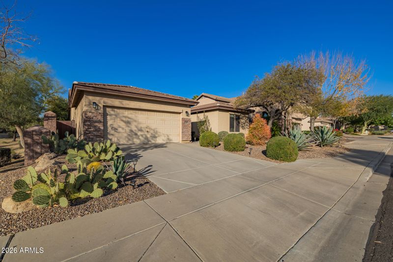 2226 W Hedgehog Pl, Phoenix, AZ 85085