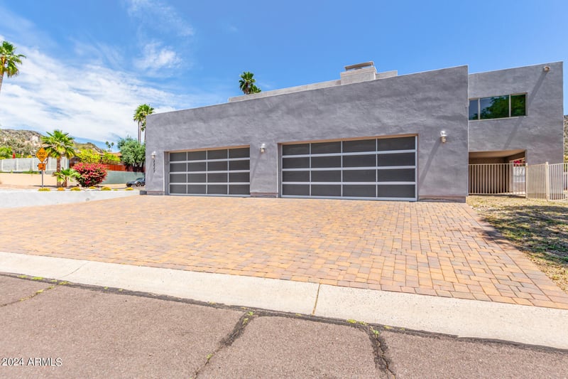 2227 E Orangewood Ave, Phoenix, AZ 85020