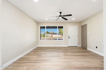 2227 Paradise Dr, Phoenix, AZ 85029