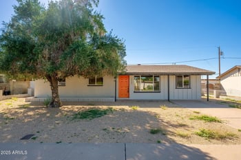 2227 Paradise Dr, Phoenix, AZ 85029