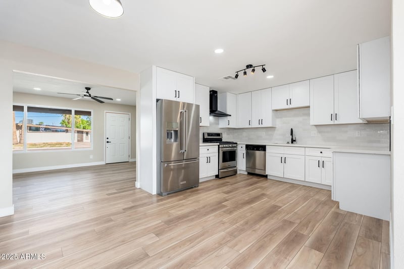 2227 Paradise Dr, Phoenix, AZ 85029