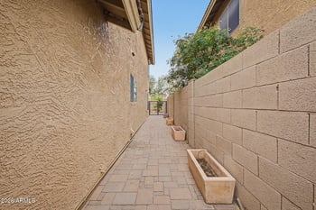 2227 Parkside Ln, Phoenix, AZ 85024