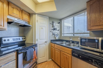 2228 52 St #213, Phoenix, AZ 85008