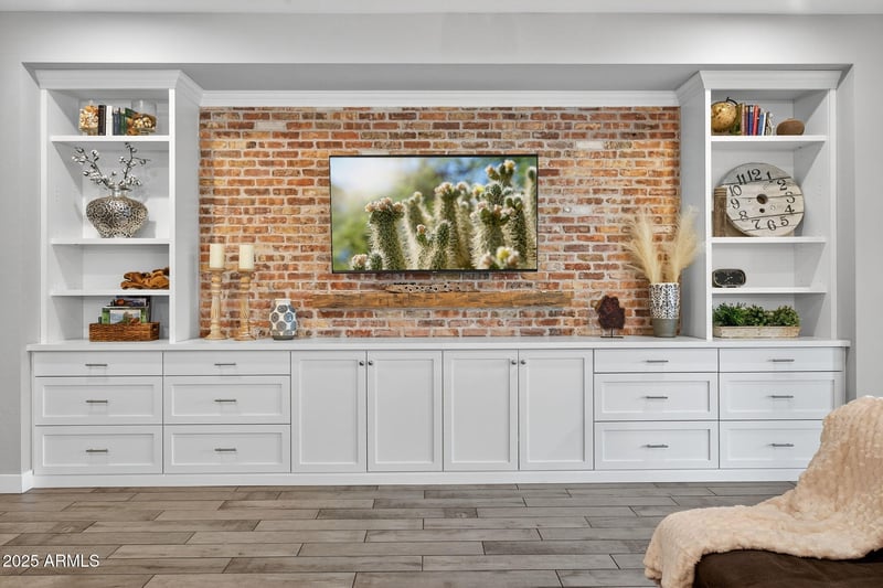 223 Pasaro Dr, Phoenix, AZ 85085