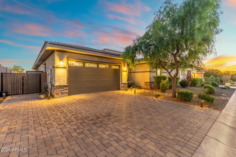 223 Pasaro Dr, Phoenix, AZ 85085