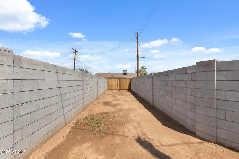 2230 Chipman Rd, Phoenix, AZ 85040