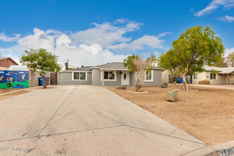 2230 E Cheery Lynn Rd, Phoenix, AZ 85016