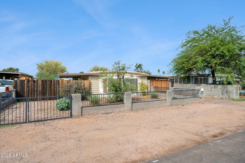 2230 Silverton St, Mesa, AZ 85203