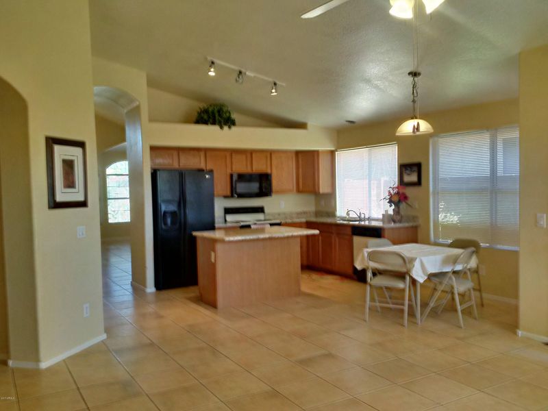 2231 E Robin Ln, Phoenix, AZ 85024