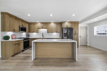 2232 E Mitchell Dr, Phoenix, AZ 85016
