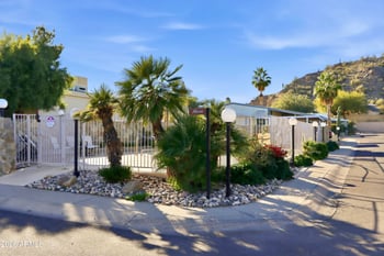 2233 Behrend Dr #15, Phoenix, AZ 85024