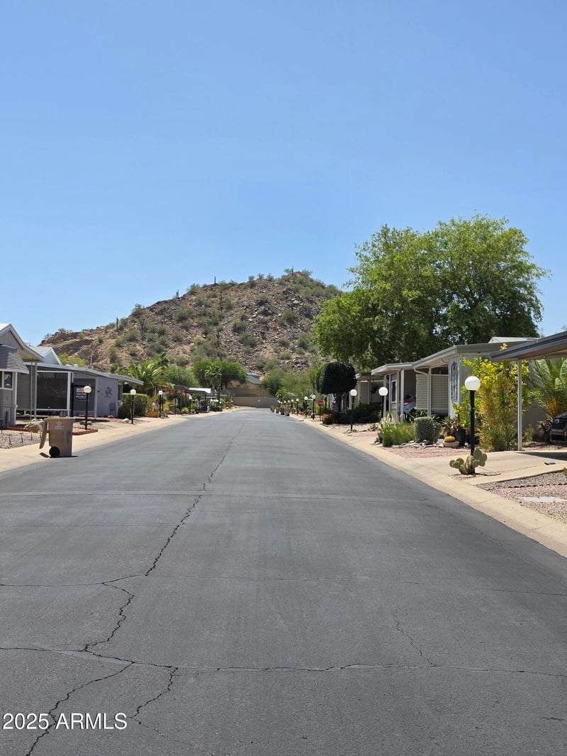 2233 Behrend Dr #17, Phoenix, AZ 85024