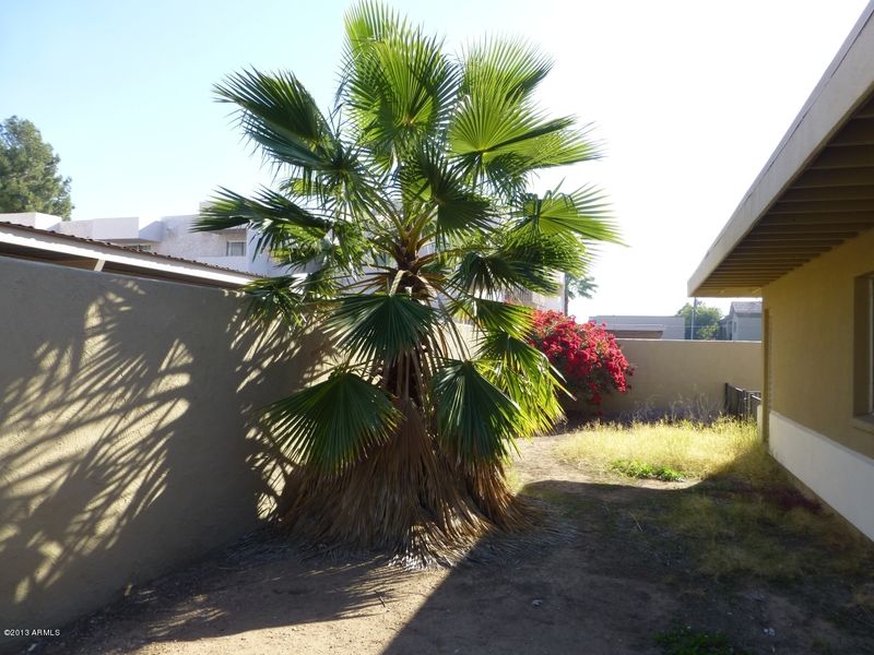 2233 E Highland Ave #116, Phoenix, AZ 85016