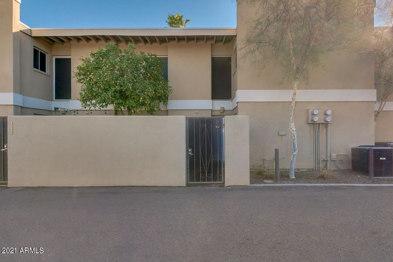 2233 E Highland Ave #131, Phoenix, AZ 85016
