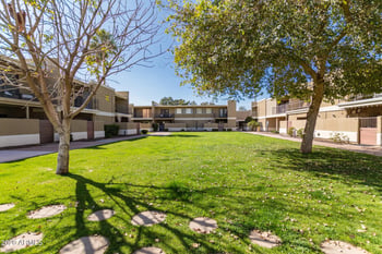 2233 E Highland Ave #138, Phoenix, AZ 85016