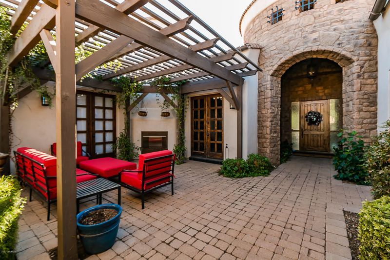 2233 E Sanoque Ct, Gilbert, AZ 85298