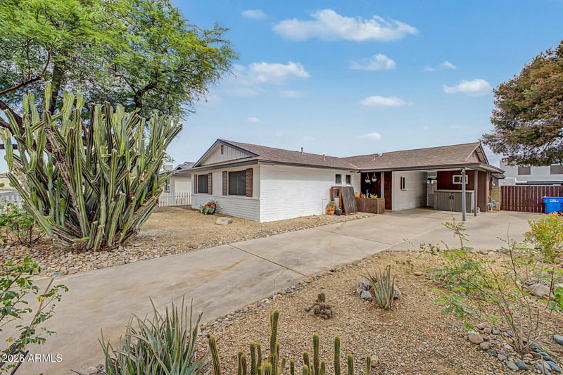 2234 Paradise Dr, Phoenix, AZ 85028
