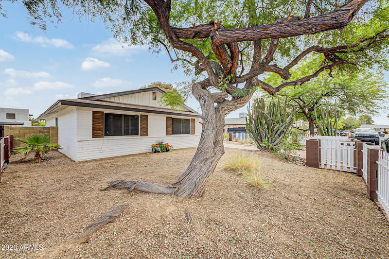 2234 Paradise Dr, Phoenix, AZ 85028