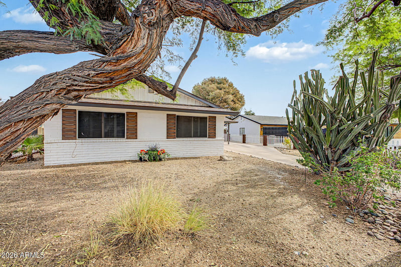2234 Paradise Dr, Phoenix, AZ 85028