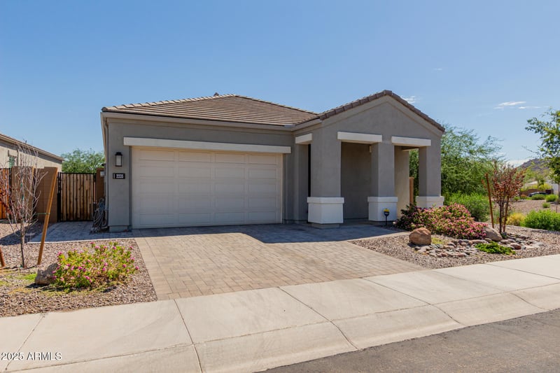 2235 Saguaro Park Ln, Phoenix, AZ 85024