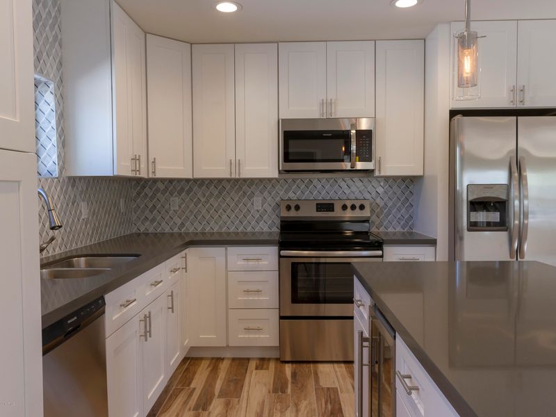 2235 W Highland Ave, Phoenix, AZ 85015