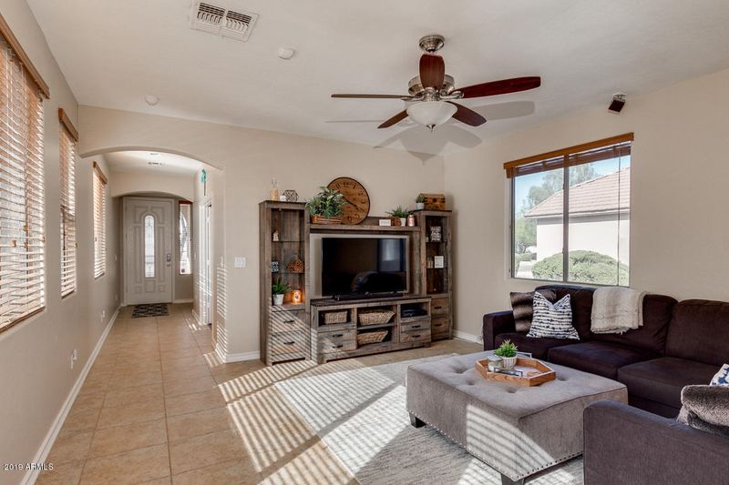2235 W Oyer Ln W, Phoenix, AZ 85085