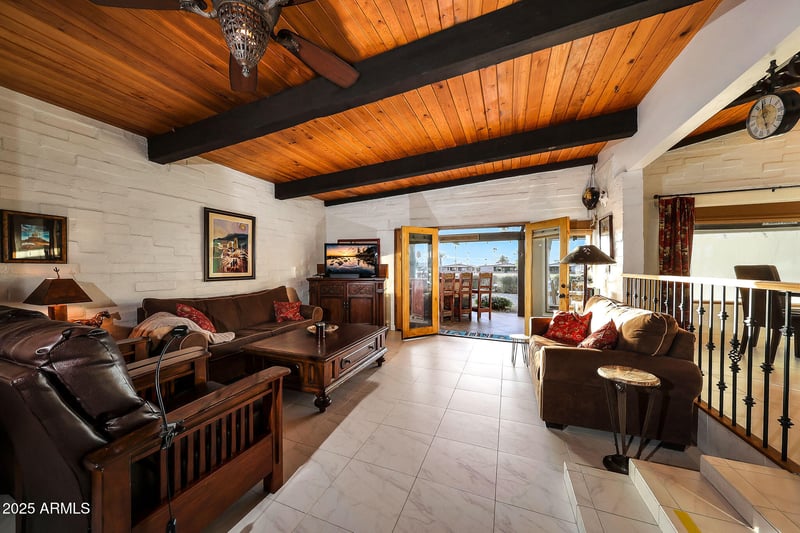 2236 Middlecoff Dr, Mesa, AZ 85215