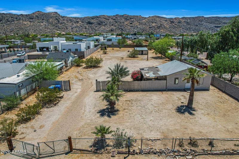 2237 E Desert Ln, Phoenix, AZ 85042