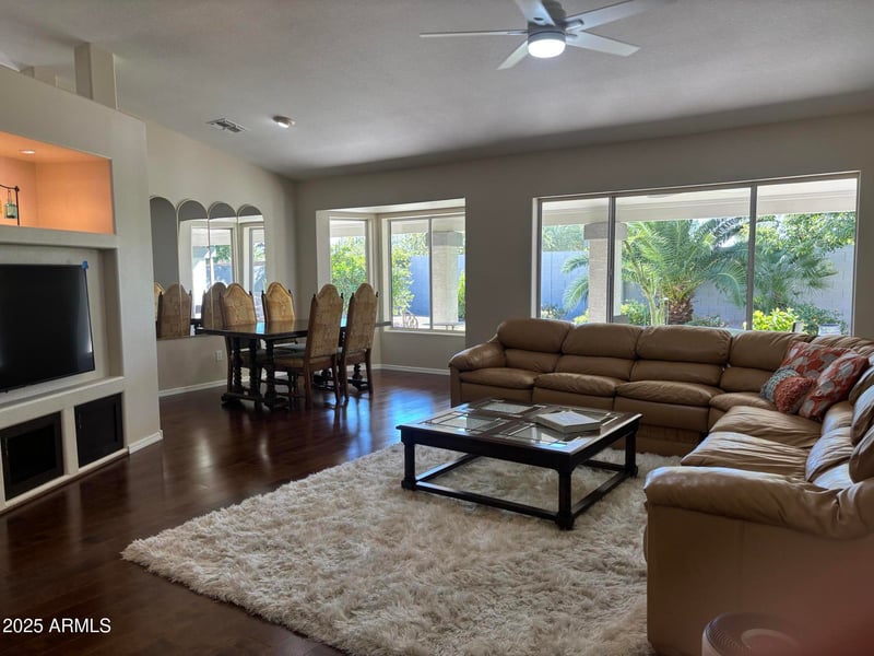 22372 70th Dr, Glendale, AZ 85310