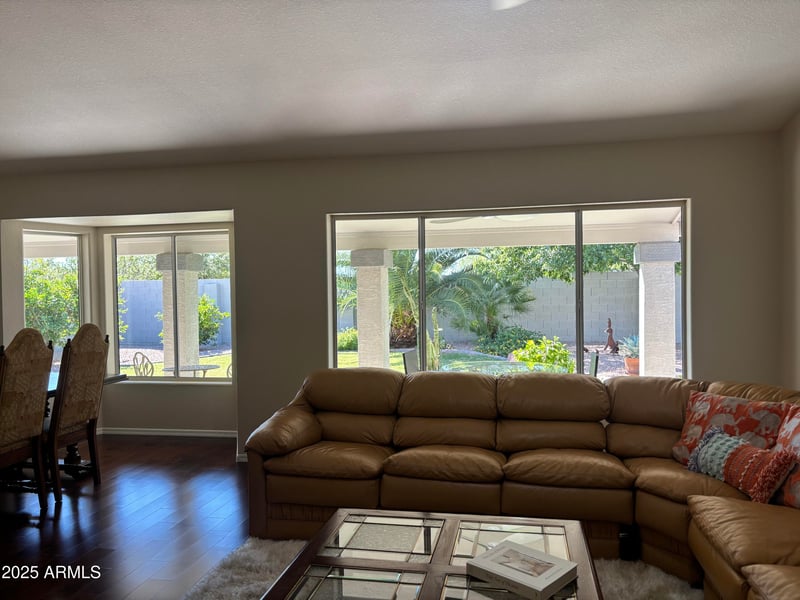 22372 70th Dr, Glendale, AZ 85310