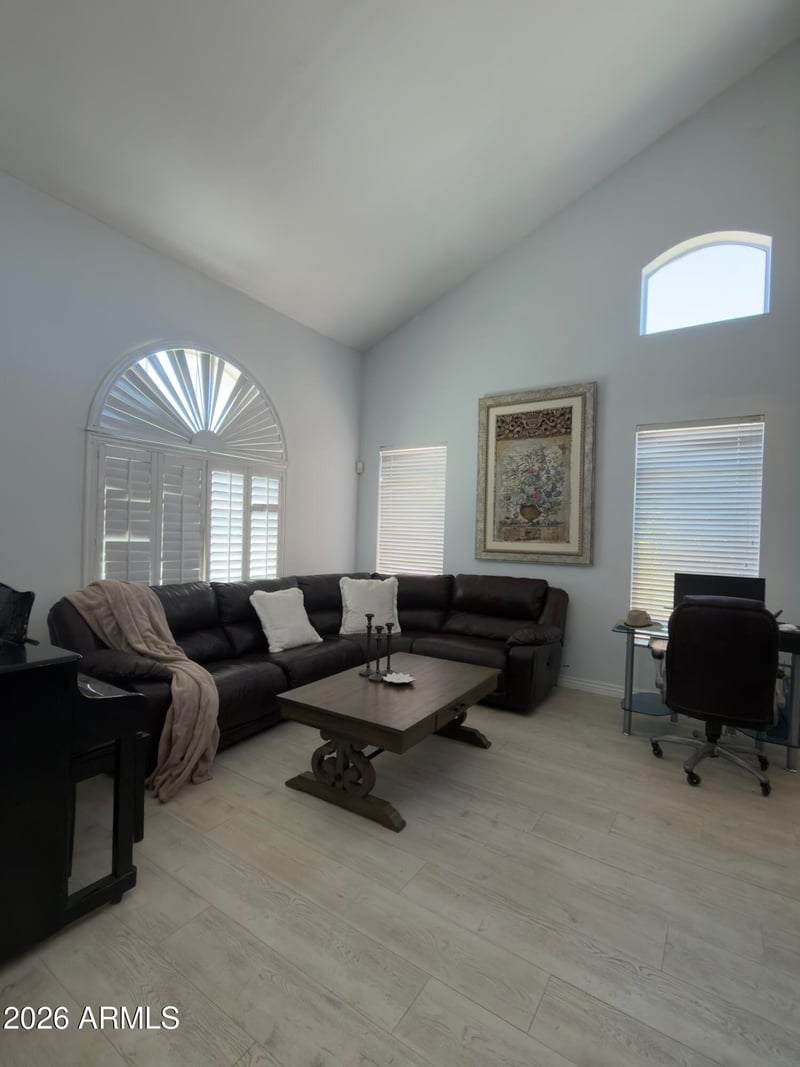 22375 67th Dr, Glendale, AZ 85310