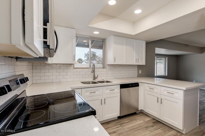 2238 E Nisbet Rd, Phoenix, AZ 85022