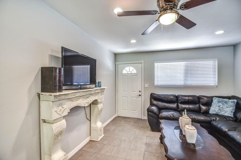2238 W Windrose Dr, Phoenix, AZ 85029