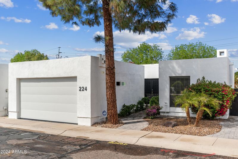 224 W Denton Ln, Phoenix, AZ 85013