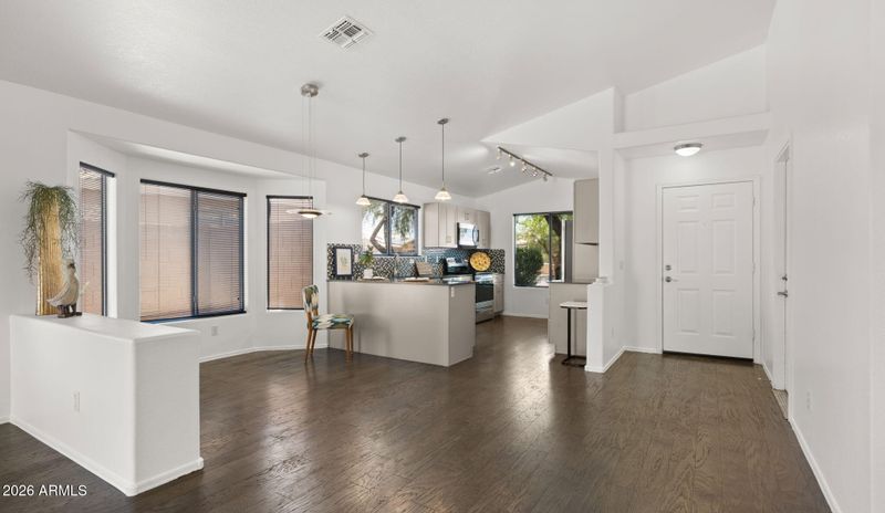 2240 E Ruby Ln, Phoenix, AZ 85024