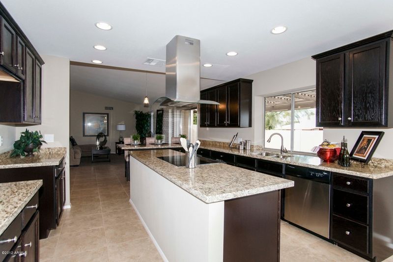 2240 E Sunnyside Dr, Phoenix, AZ 85028