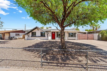 2240 W Paradise Dr, Phoenix, AZ 85029