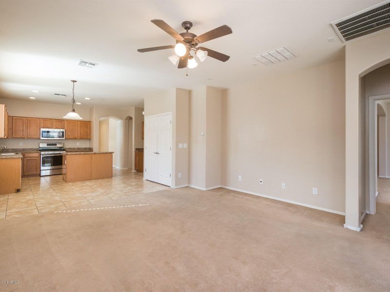 2240 W Via Caballo Blanco Way, Phoenix, AZ 85085