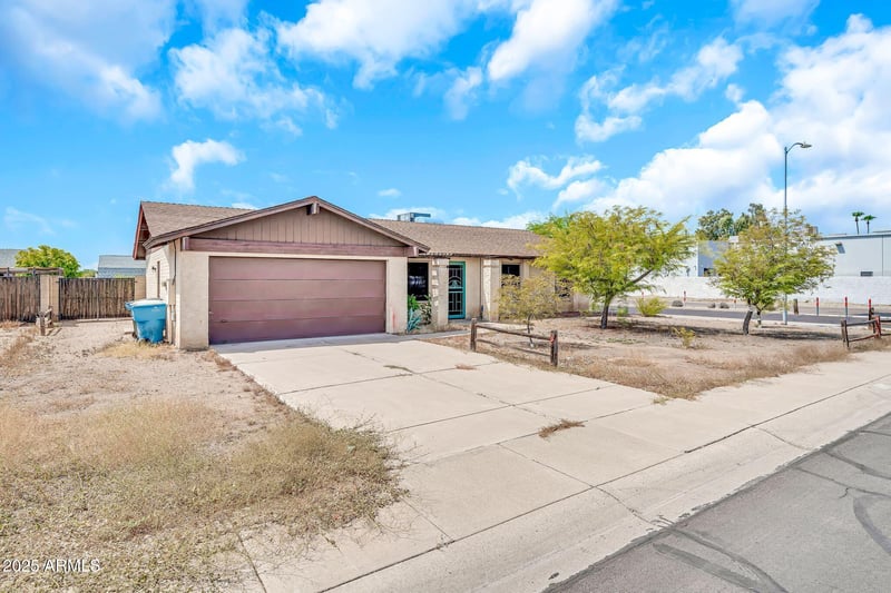 2241 Tonto Ln, Phoenix, AZ 85027