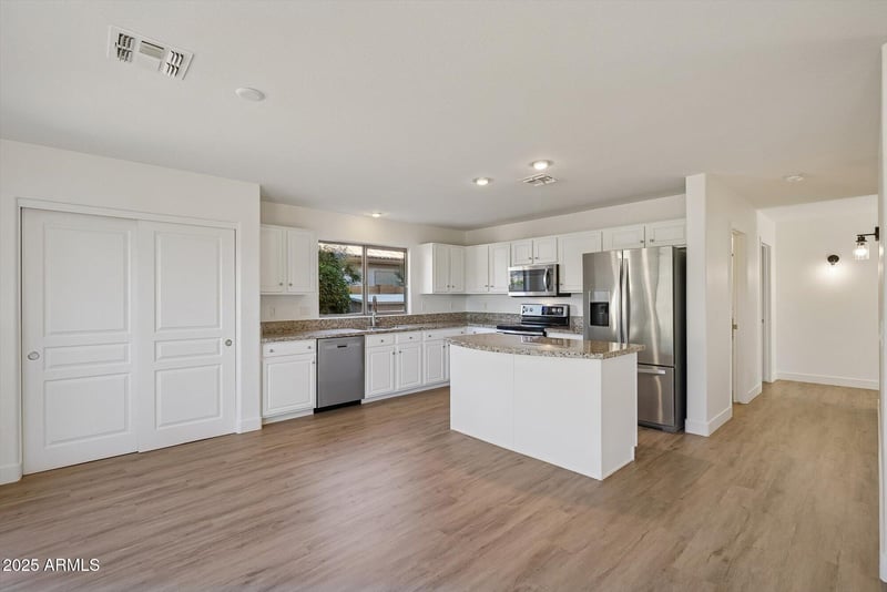 2242 Soft Wind Dr, Phoenix, AZ 85024