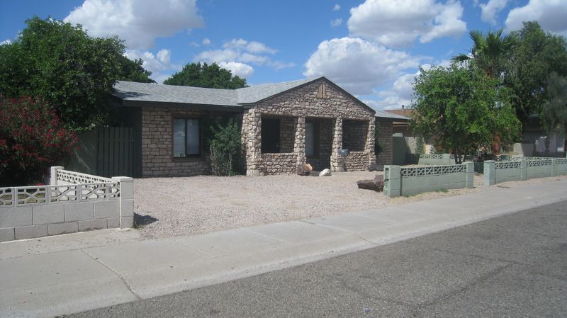 2242 W Cactus Rd, Phoenix, AZ 85029