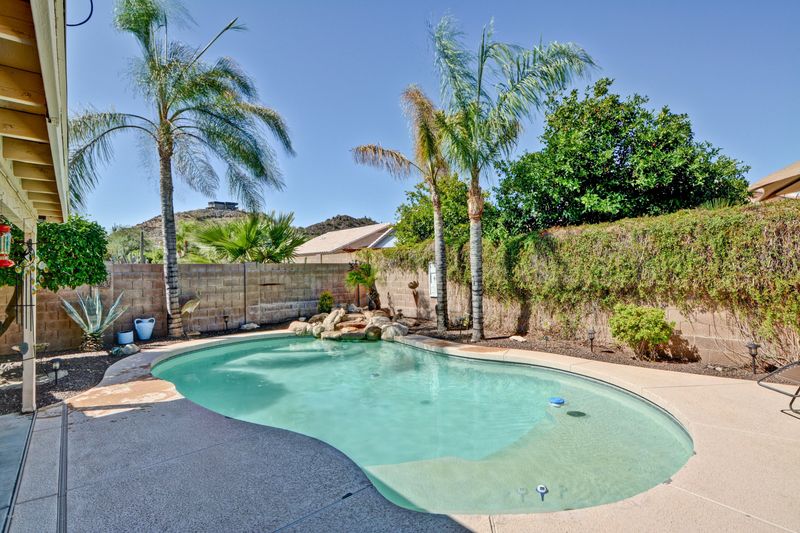 2244 E Morrow Dr, Phoenix, AZ 85024