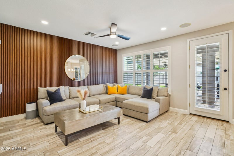 22447 76th Dr, Peoria, AZ 85383