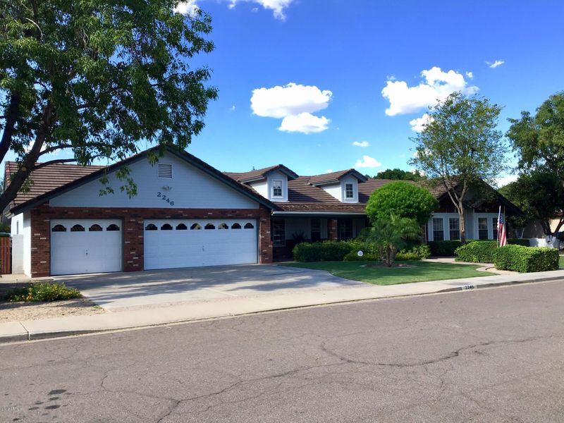 2246 E Laurel St, Mesa, AZ 85213