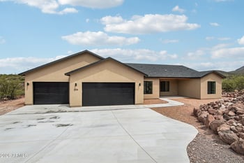 2246 E Manana Rd, New River, AZ 85087