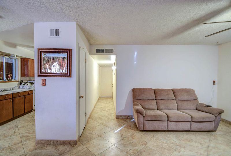 2248 E Paradise Dr, Phoenix, AZ 85028