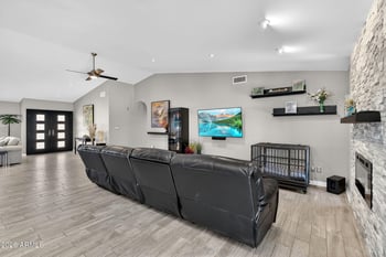 2249 Mercer Ln, Phoenix, AZ 85028