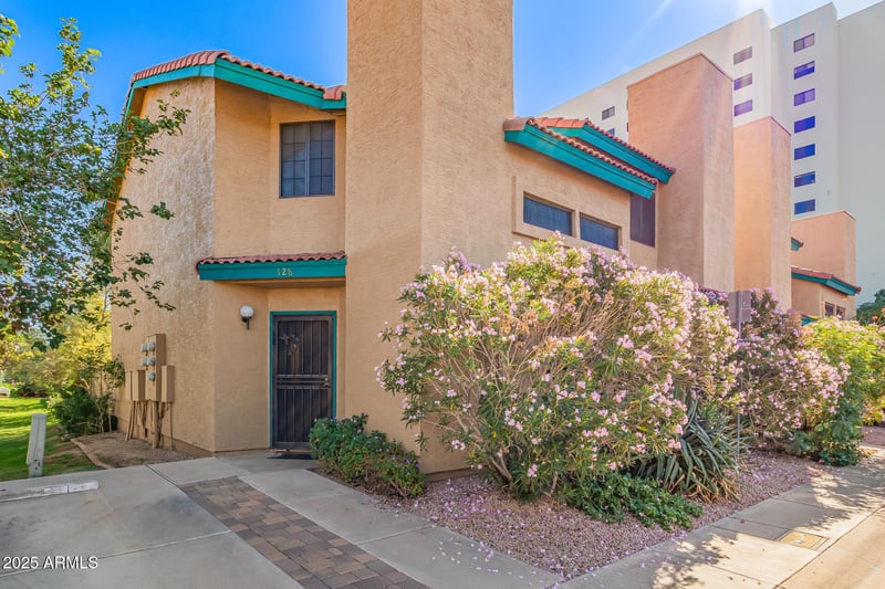 225 1st St #128, Mesa, AZ 85201