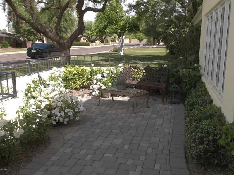 225 E Glenn Dr, Phoenix, AZ 85020