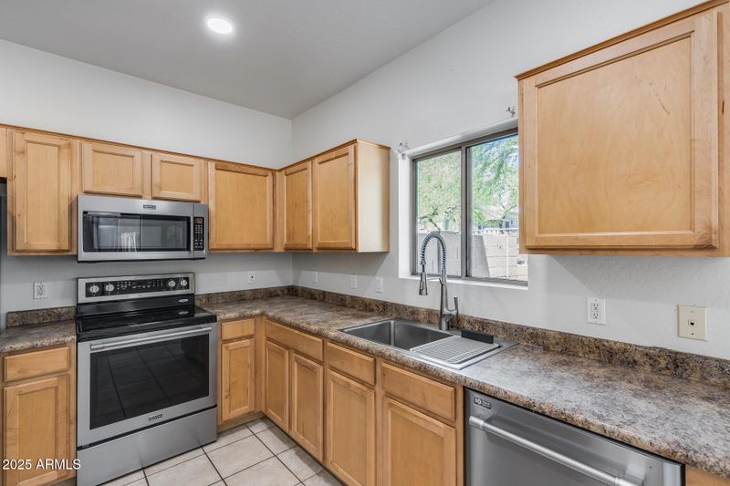 2250 E Deer Valley Rd #24, Phoenix, AZ 85024